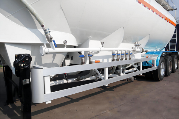 危化品立罐半掛車(chē)