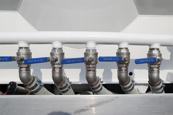 危化品立罐半掛車(chē)