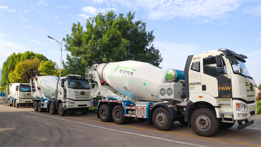 秋高氣爽，再傳捷報(bào)！50臺(tái)凌宇混動(dòng)攪拌車奔赴華東，盡顯靚麗風(fēng)采