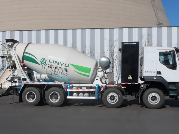 寶馬展榮耀見(jiàn)證，中集凌宇純電動(dòng)攪拌車(chē)斬獲“2024工程機(jī)械行業(yè)TOP10年度榜·明星產(chǎn)品質(zhì)量之星獎(jiǎng)”