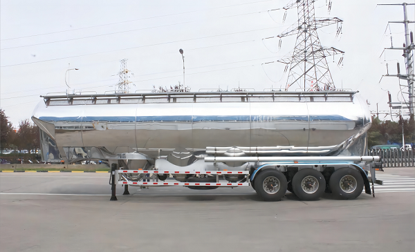 鋁合金立式粉罐半掛車的優(yōu)勢(shì)都有哪些？