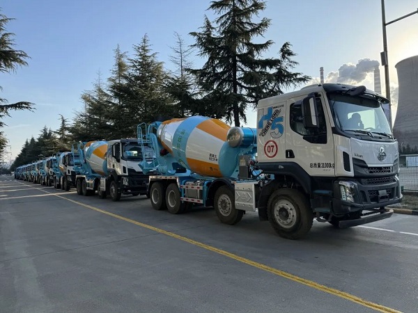 【發(fā)車新聞】再出發(fā)！年年歲歲常相“拌”，“柿柿如意”攪拌車交付時(shí)！
