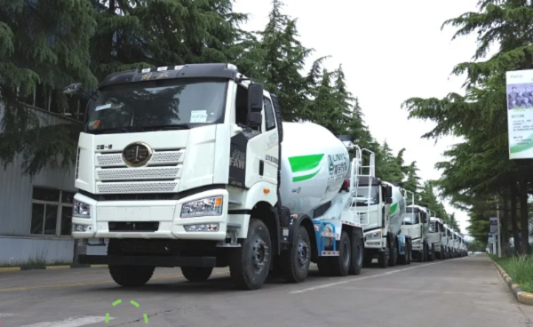 【發(fā)車新聞】看！TA們列隊成行，趕上春夏交接的“末班車”！