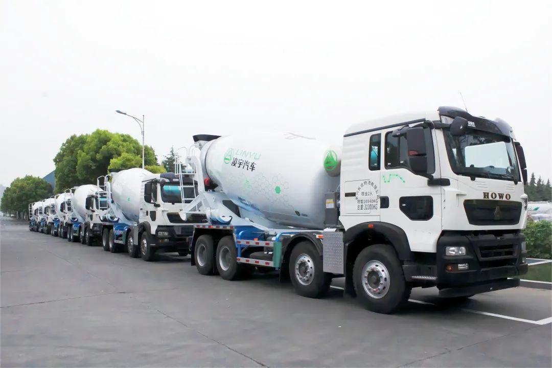 繁花似錦春暖陽，凌宇攪拌發(fā)車忙！