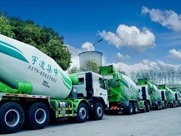 8年老客戶再提車，10臺攪拌車批量交付，客戶：選凌宇我放心！