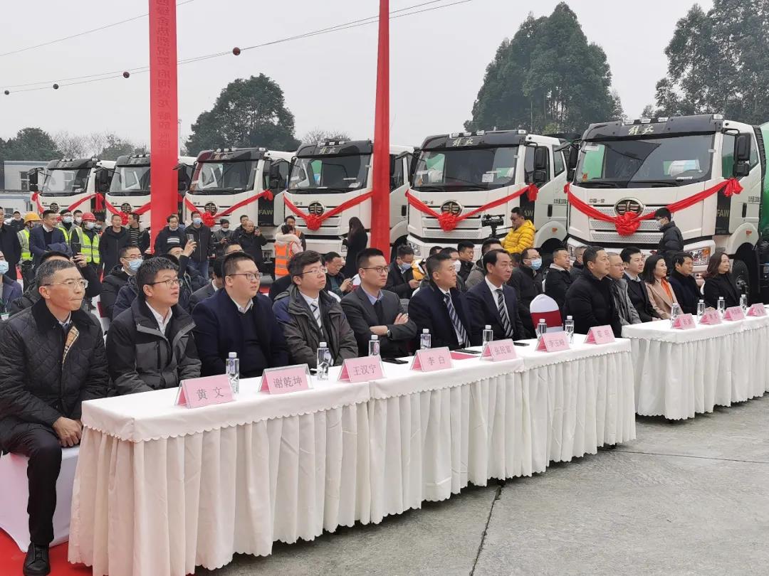 瑞虎迎新 戰(zhàn)績(jī)恢弘！80臺(tái)解放&凌宇一體化攪拌車(chē)交付蜀國(guó)之地