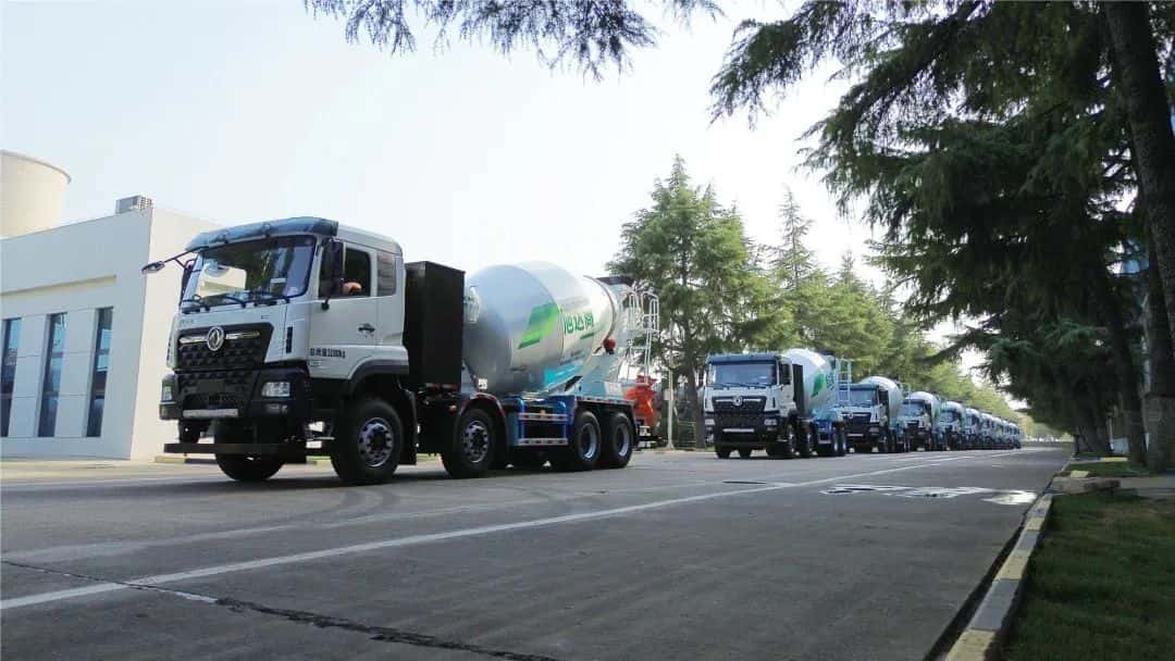 馭風(fēng)而行，中集車(chē)輛15臺(tái)新能源攪拌車(chē)駛?cè)牒保L就荊楚生態(tài)長(zhǎng)卷