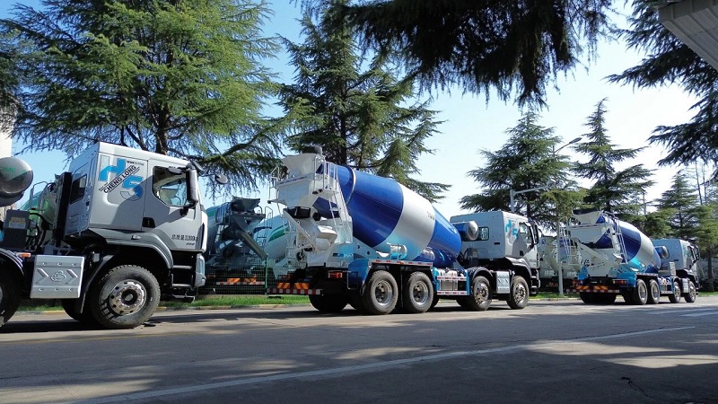 【發(fā)車新聞】凌宇攪拌車交付一線，牡丹花開(kāi)又逢君！