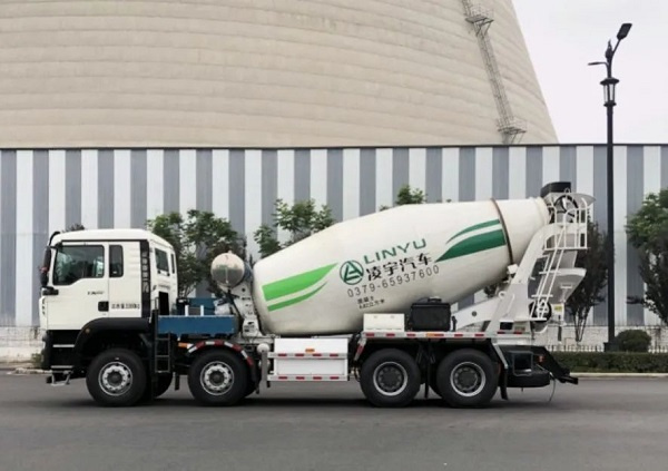 重汽&凌宇電驅(qū)橋攪拌車(chē)，會(huì)省錢(qián)的才是卡友選擇的！